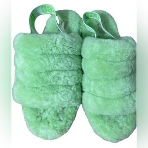 UGG Women's Fluff Yeah Slide Shearling Fur  in Apple Sandal logo Comfy Fun Sz W9